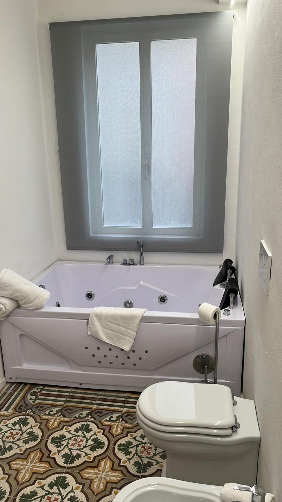 Rosarias Rooms Манфредония Экстерьер фото