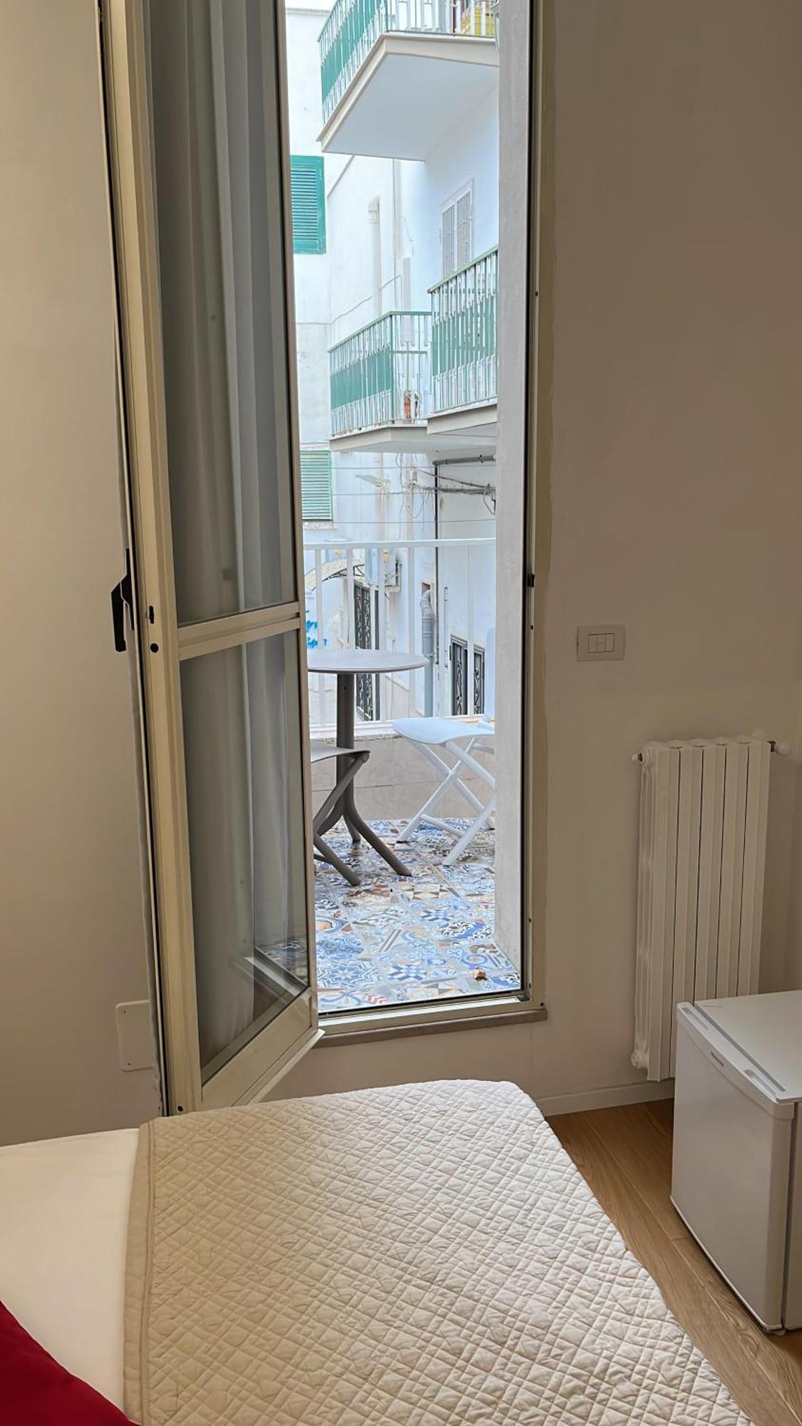 Rosarias Rooms Манфредония Экстерьер фото